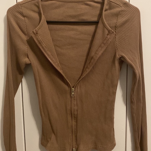 Long sleeve zip up top - Picture 2 of 3